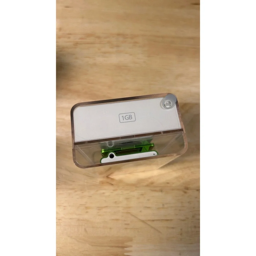 Apple iPod Shuffle 2nd Generation 1GB Green MA948LL/A New Sealed